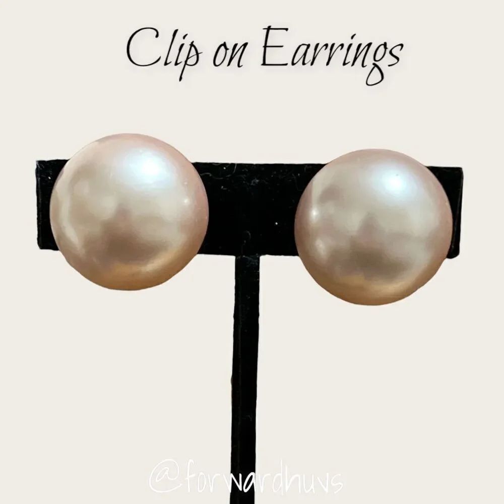 Light Pink Circular Vintage 90’s Clip on Earrings